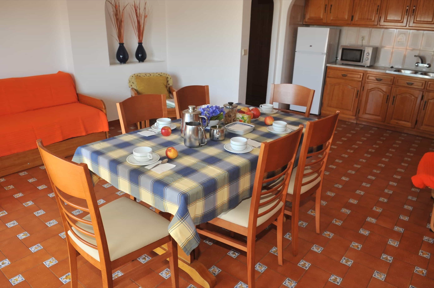 Sala e kitchenette do apartamento T2 Turcongel